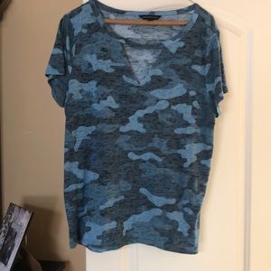 Rock and Republic Xl with keyhole at neckline